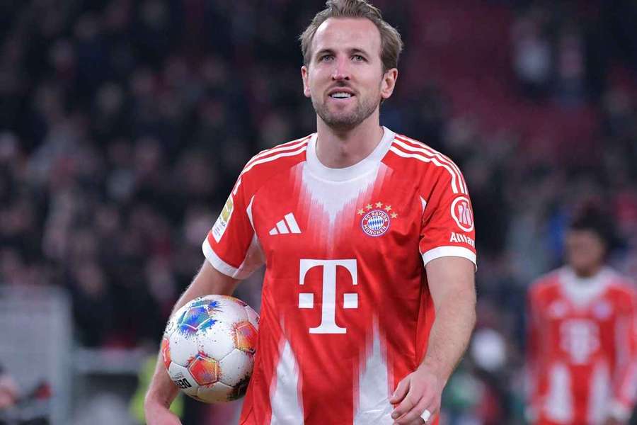 Harry Kane ficou com a bola de jogo após o hat trick