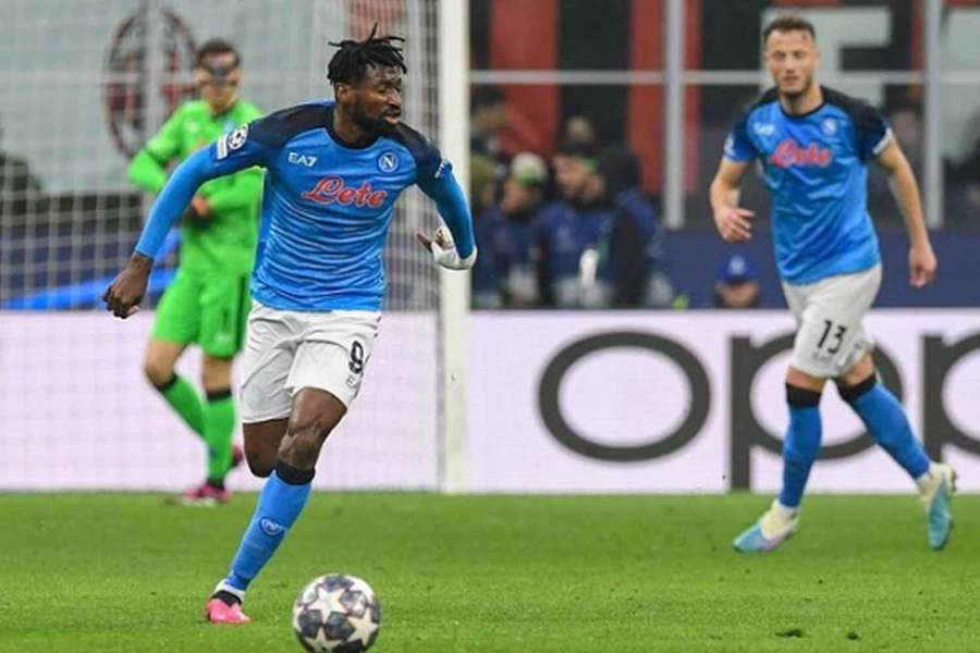 Opora Neapole André Frank Zambo Anguissa je spojována s kluby z Manchesteru