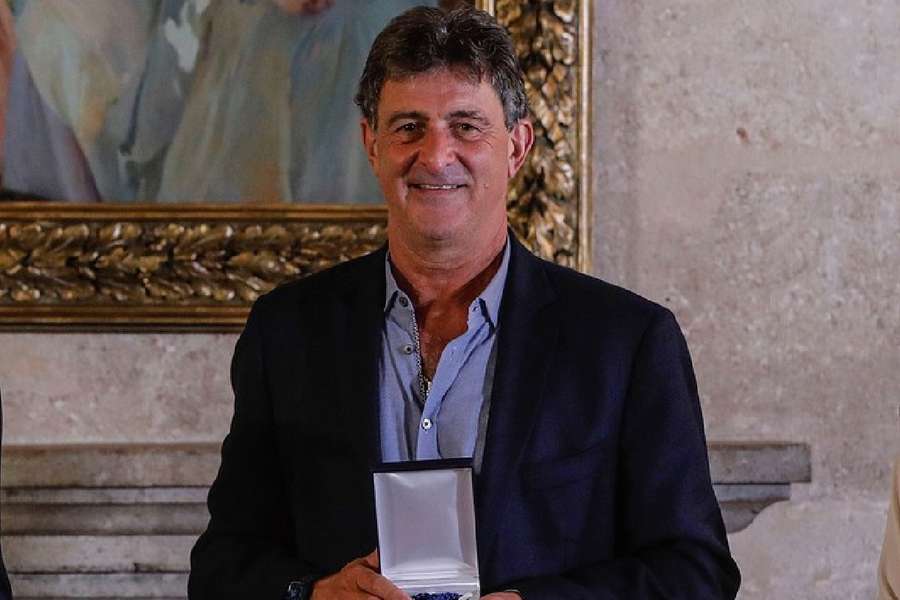 Mario Alberto Kempes, recogiendo un galardón de la Generalitat de Valencia Mario Alberto Kempes, recogiendo un galardón de la Generalitat de Valencia