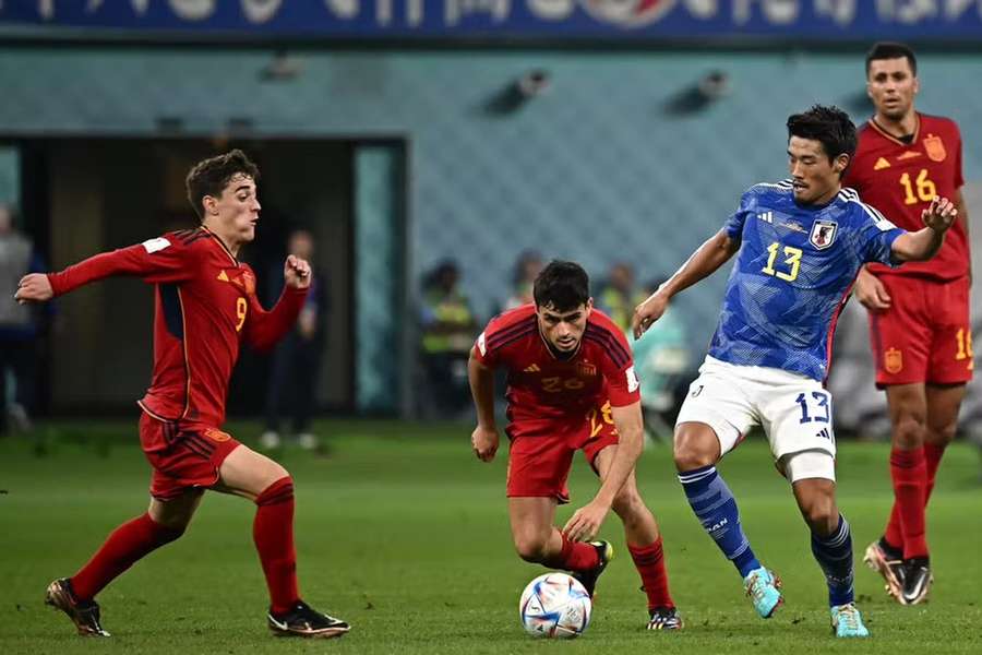 Gavi e Pedri na pressão alta de Espanha diante do Japão