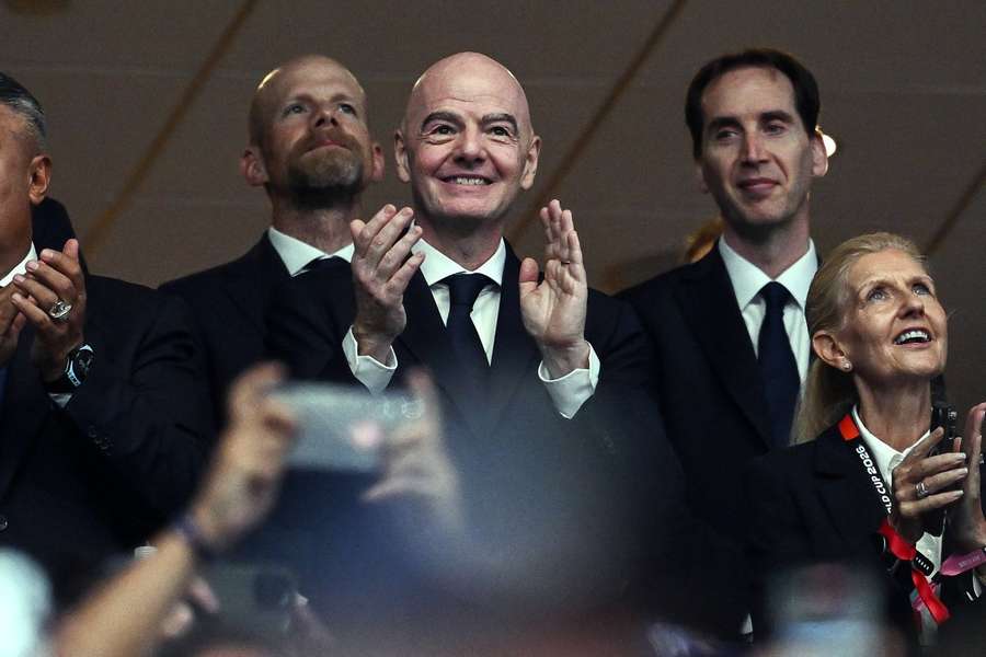 Infantino freut sich über gewaltige Einnahmen Infantino freut sich über gewaltige Einnahmen