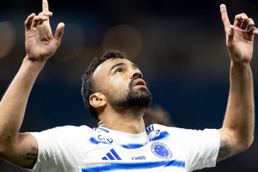 Fabrício Bruno fez o gol da vitória do Cruzeiro em Porto Alegre Fabrício Bruno fez o gol da vitória do Cruzeiro em Porto Alegre