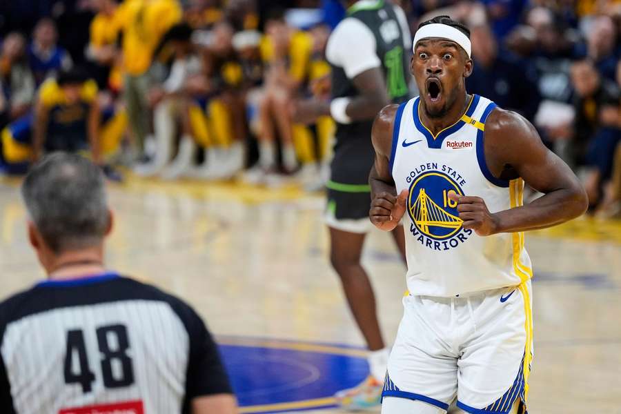 Ani Jimmy Butler nedokázal odvrátit druhou porážku Warriors. Ani Jimmy Butler nedokázal odvrátit druhou porážku Warriors.