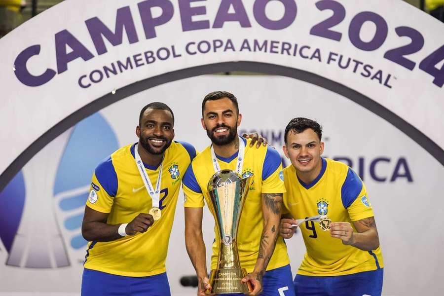 Arthur, Diego Nunes e Rocha celebram a  conquista