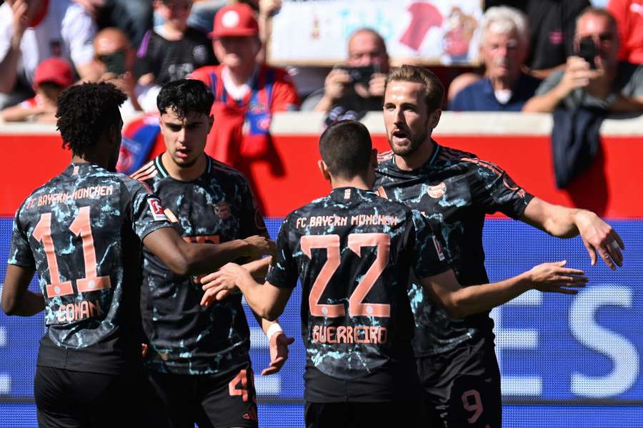 O Bayern está com uma mão na taça da Bundesliga O Bayern está com uma mão na taça da Bundesliga