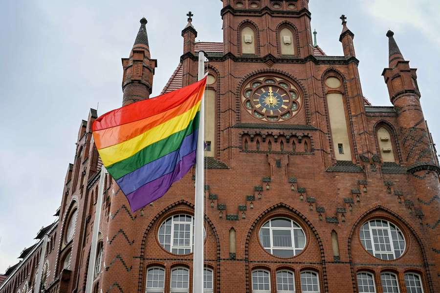 Le drapeau LGBTQIA+ à Berlin. Le drapeau LGBTQIA+ à Berlin.