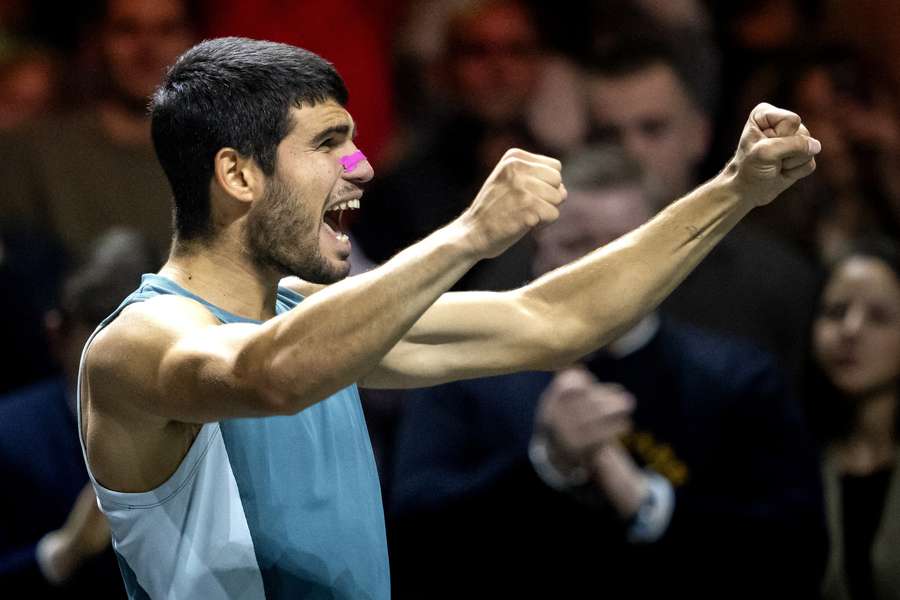 Alcaraz celebrates victory in Rotterdam Alcaraz celebrates victory in Rotterdam