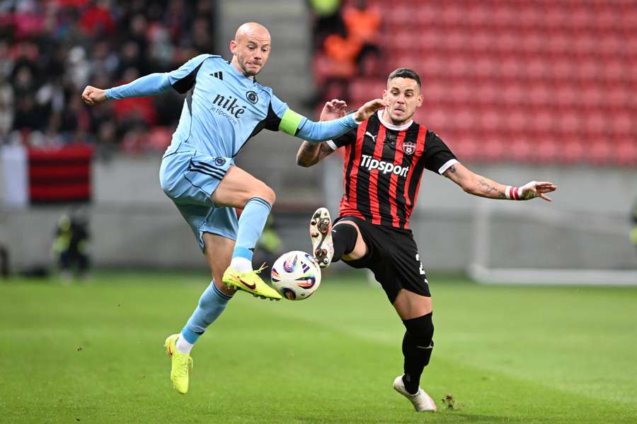 Slovanisti pricestujú do Trnavy.