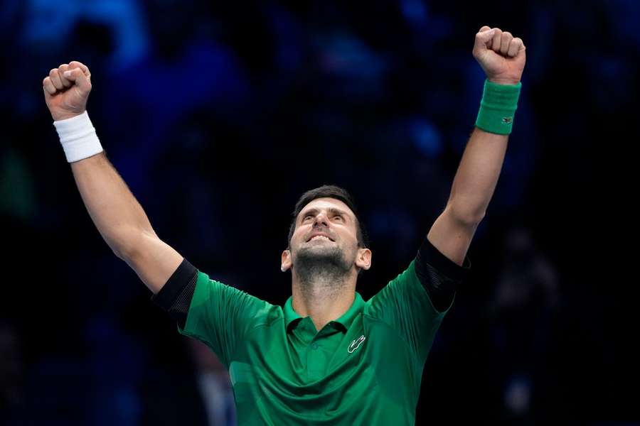 Novak Djokovic viert zijn zesde eindoverwinning in de ATP Finals Novak Djokovic viert zijn zesde eindoverwinning in de ATP Finals