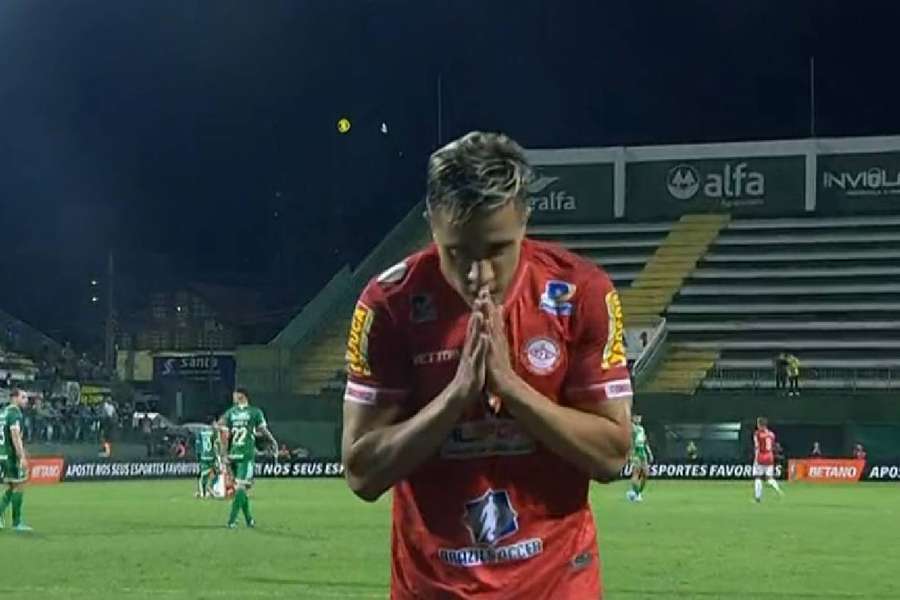 Matheus Frizzo marcou o gol da vitória do time mineiro na Arena Condá