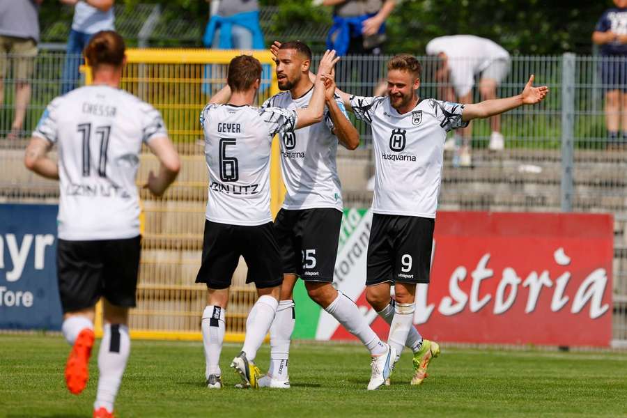 SSV Ulm siegt und steigt als drittes Team in die 3. Liga auf