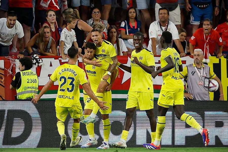 Barcelona chief Deco planning late swoop for Villarreal whizkid Barcelona chief Deco planning late swoop for Villarreal whizkid