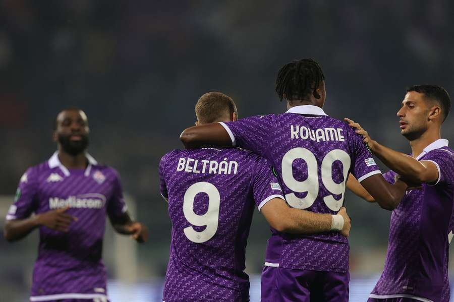 La Fiorentina festeggia il gol di Beltran