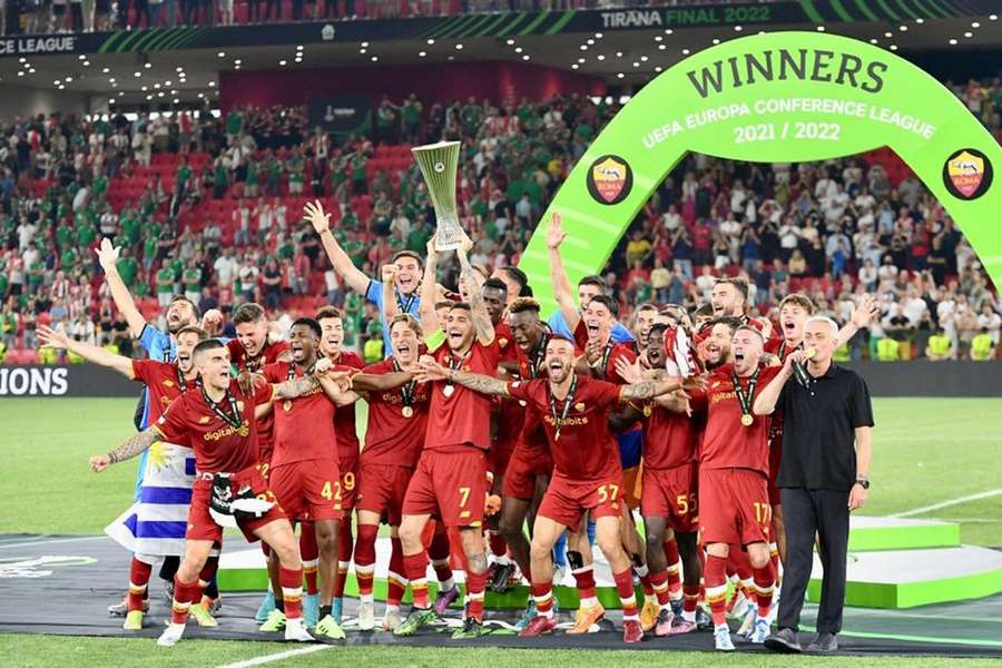 AS Roma won de eerste finale van de UEFA Europa Conference League in Tirana in 2022