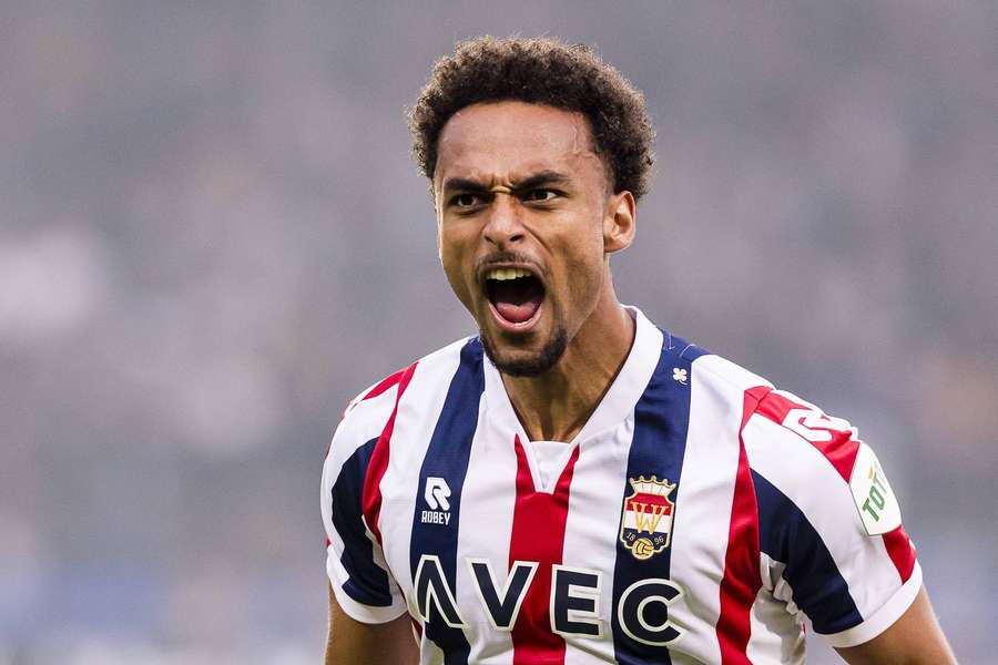 Tommy St. Jago scored a spectacular 1-0 against FC Dordrecht