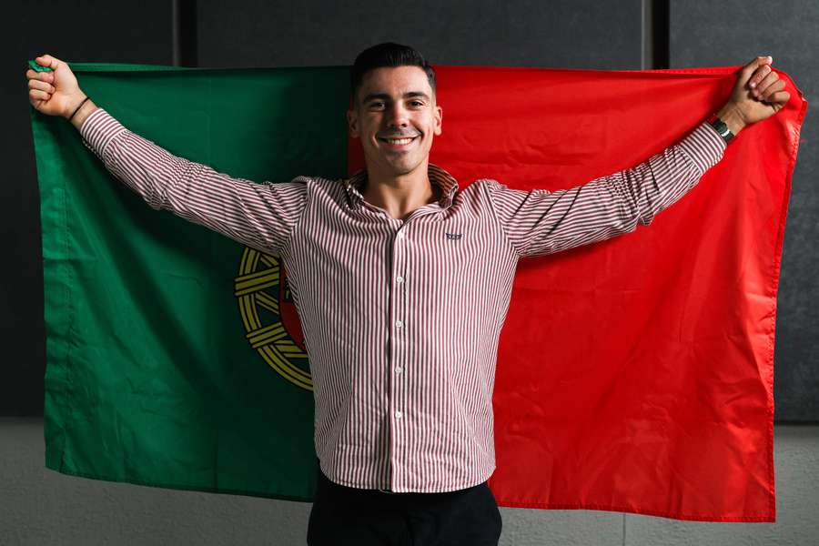Iúri Leitão com a bandeira portuguesa Iúri Leitão com a bandeira portuguesa