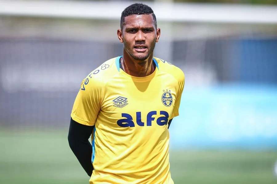 Adriel tem contrato com o Grêmio até 2027