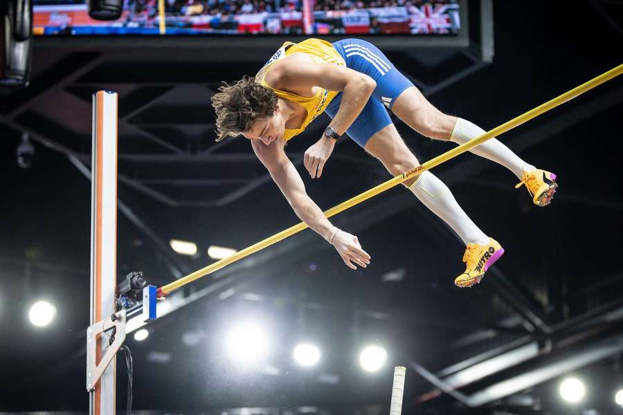 Duplantis clearing the bar with ease in Torun Duplantis clearing the bar with ease in Torun