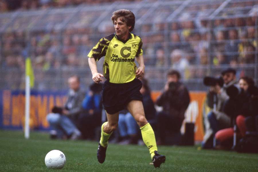 Frank Mill playing for Dortmund
