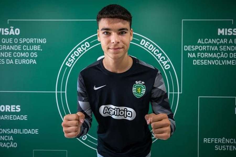 Diogo Clara chamado ao treino da equipa principal do Sporting