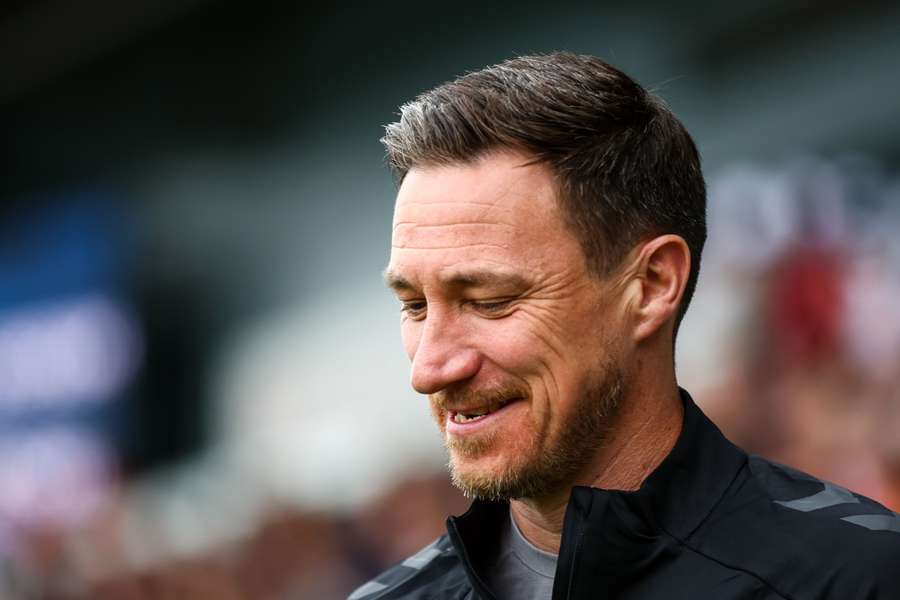 Stuart Maynard ist nicht länger Trainer von York City. Stuart Maynard ist nicht länger Trainer von York City.
