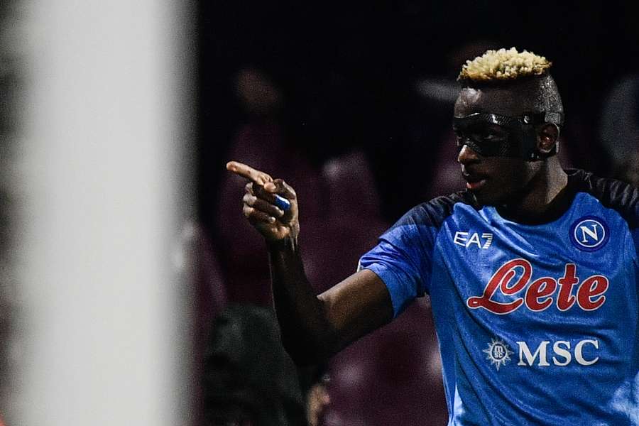 Victor Osimhen fechou a contagem de mais um triunfo do Nápoles na Serie A