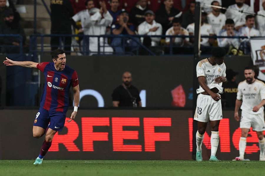 Robert Lewandowski zapisał się w historii El Clasico. Polak najstarszym zdobywcą gola dla Barcelony