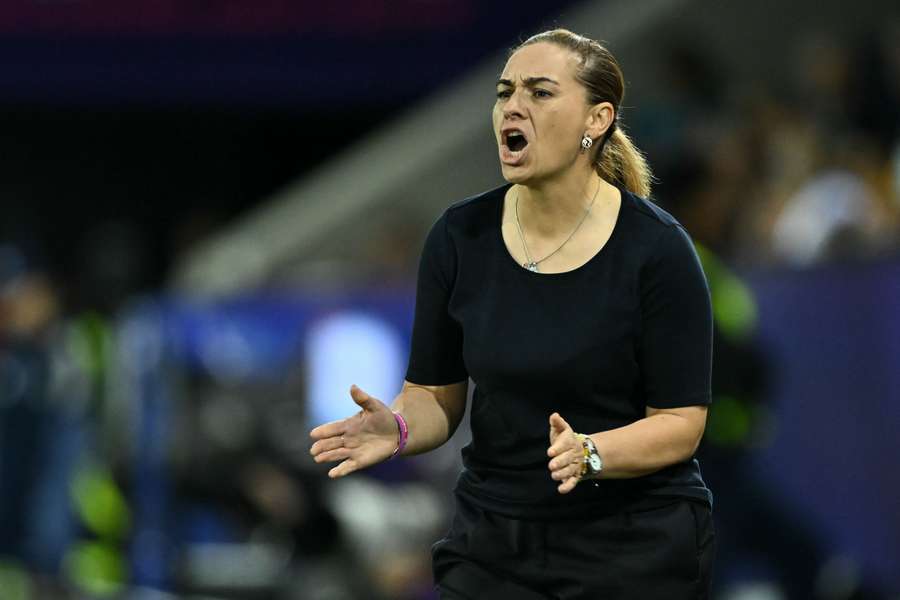 Trenerka reprezentacji Polski Nina Patalon podczas meczu UEFA Women's Euro 2025 grupy C pomiędzy Polską a Szwecją na stadionie Allmend Stadion Luzern.