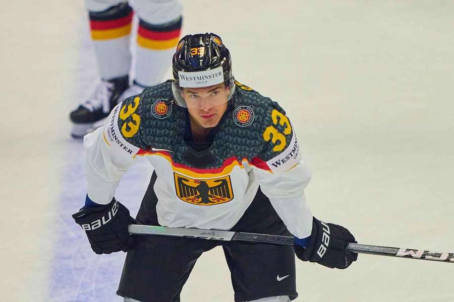 Peterka im Trikot der deutschen Eishockey-Nationalmannschaft.