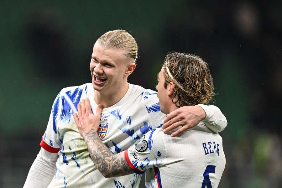 Erling Haaland und Sander Berg jubeln