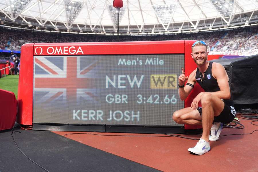 Josh Kerr com o novo recorde do mundo Josh Kerr com o novo recorde do mundo