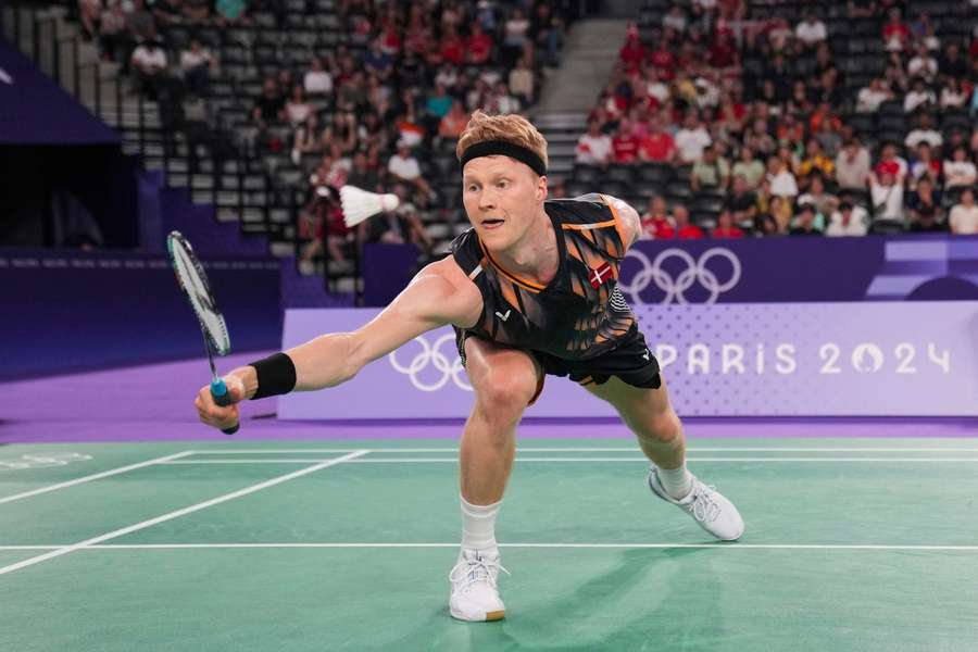 Misser-tre matchbolde: Bittert China Open exit for Antonsen i vildt badminton-drama