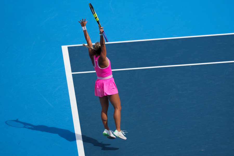 Sara Bejlek sărbătorește victoria cu Madison Keys Sara Bejlek sărbătorește victoria cu Madison Keys