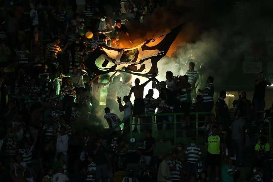 PSP pede revistas mais "minuciosas" para evitar pirotecnia no estádio de Alvalade