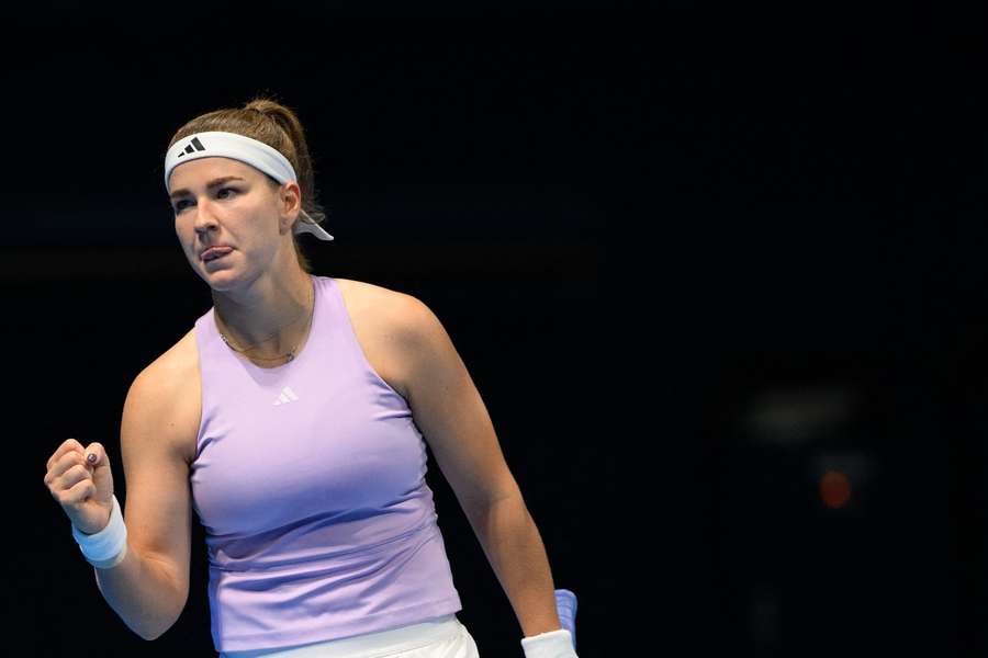 Muchová začíná ve čtyřhře. Muchová začíná ve čtyřhře.