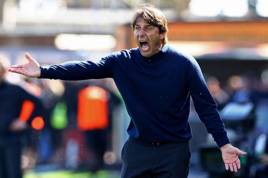 Napoli coach Antonio Conte reacts during the match Napoli coach Antonio Conte reacts during the match