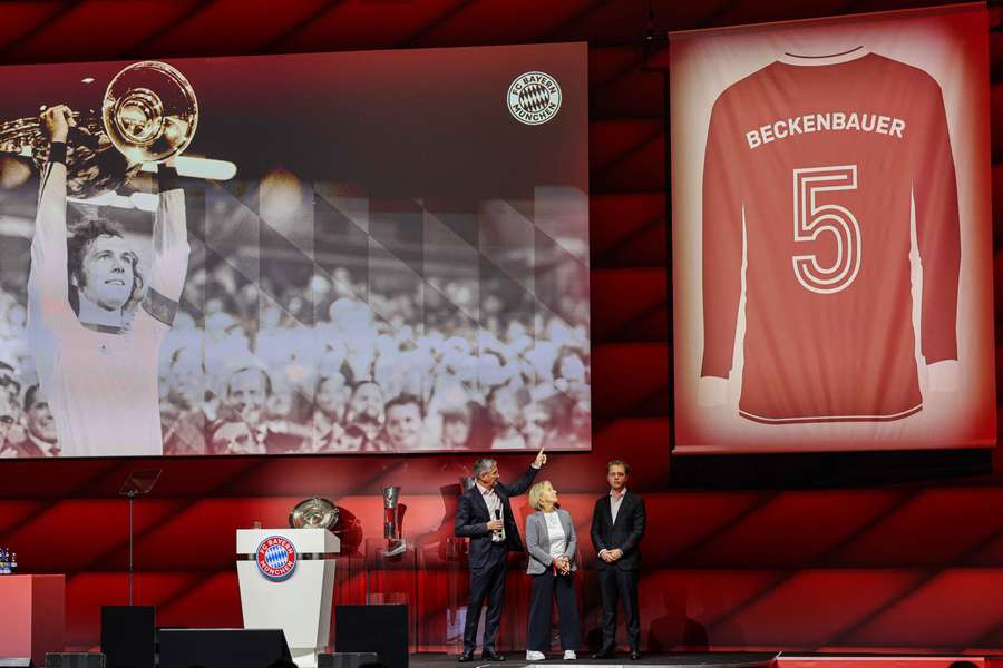 Beckenbauer tendrá su camiseta colgada del techo del Allianz Arena.