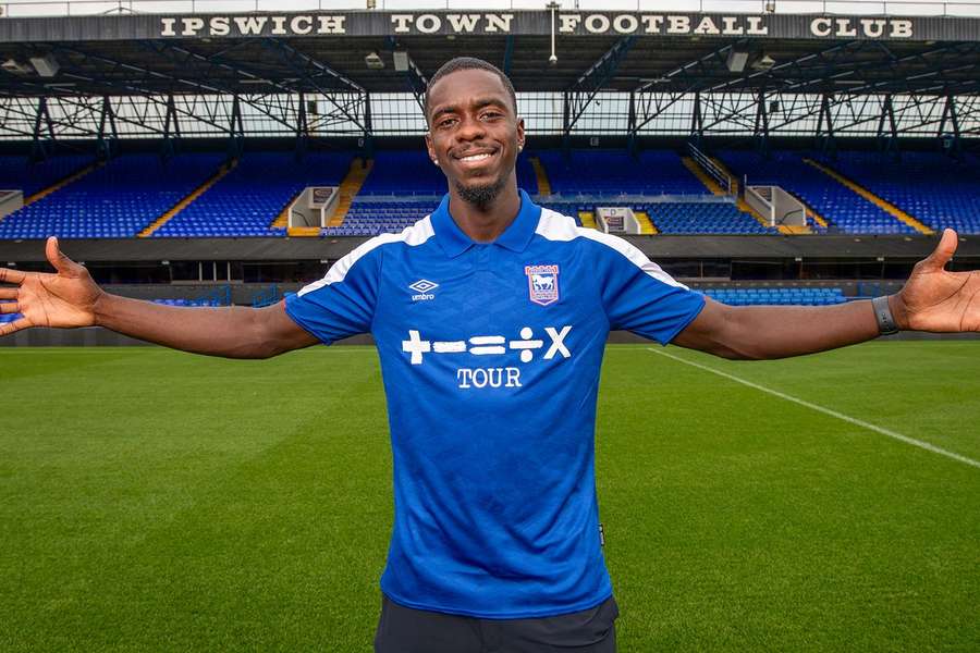 Tuanzebe assinou pelo Ipswich em 2023