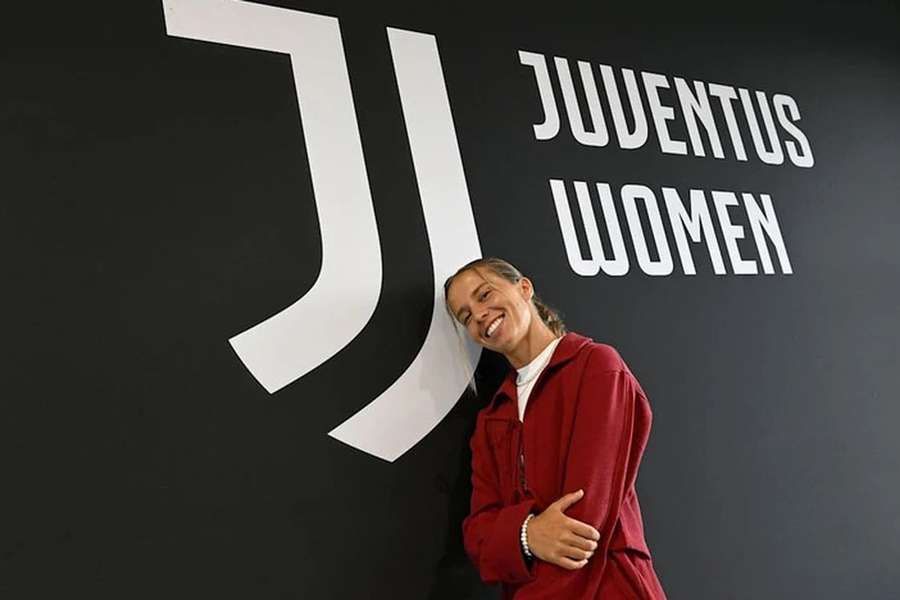 Tatiana Pinto assinou pela Juventus e vai defrontar o Benfica