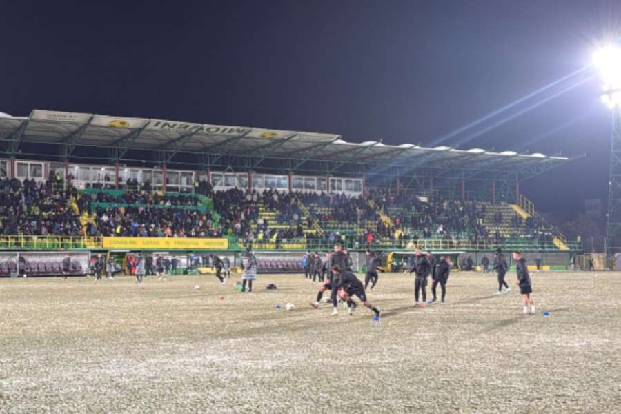 Stadionul din Mioveni înainte de startul partidei