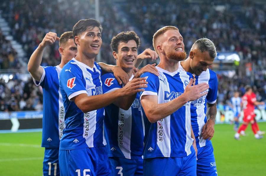 Carlos Vicente of Deportivo Alaves celebrates with his teammates after scoring his team's first goal