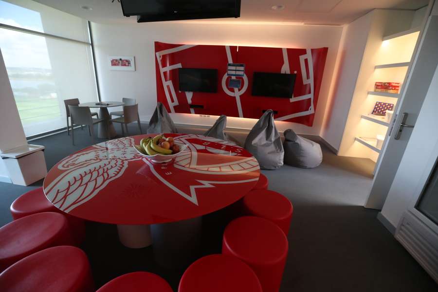 Espacio de convivencia en el Benfica Campus Espacio de convivencia en el Benfica Campus