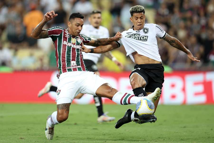 Marcação foi intensa no Maracanã