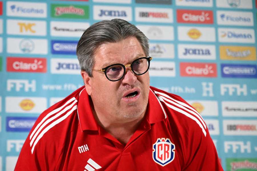 Piojo Herrera habla en rueda de prensa
