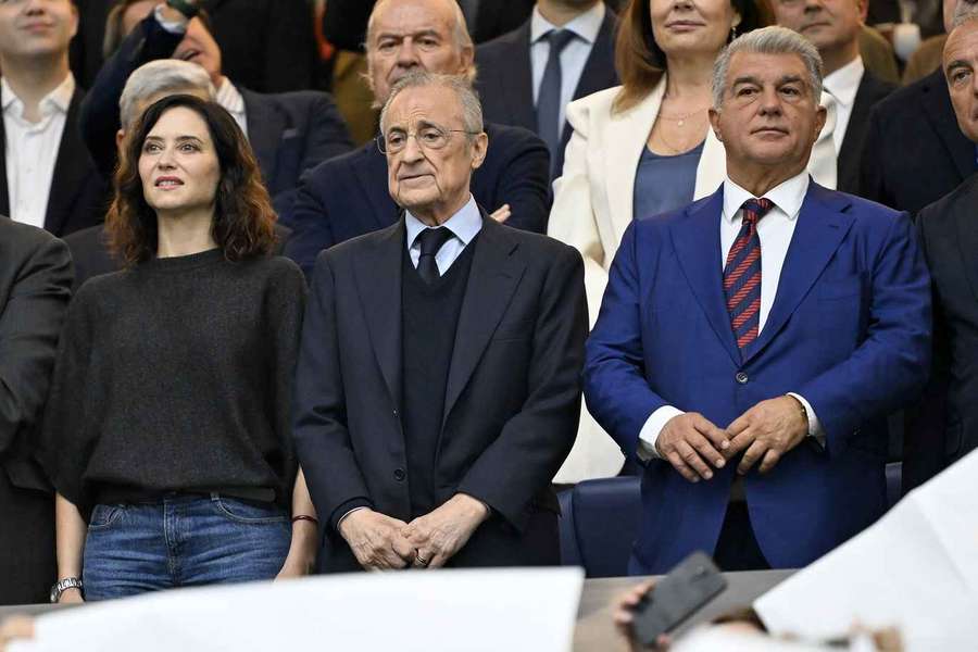 Presidente do Real Madrid, Florentino Pérez, ao lado do presidente do Barcelona, Joan Laporta Presidente do Real Madrid, Florentino Pérez, ao lado do presidente do Barcelona, Joan Laporta