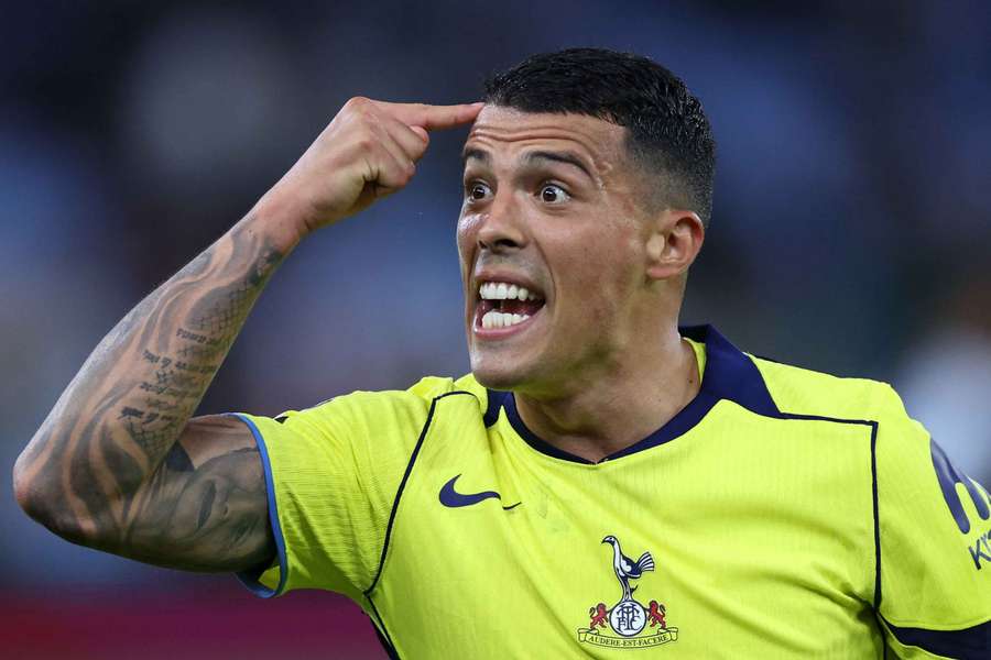 Pedro Porro, del Tottenham Hotspur, celebra tras el partido