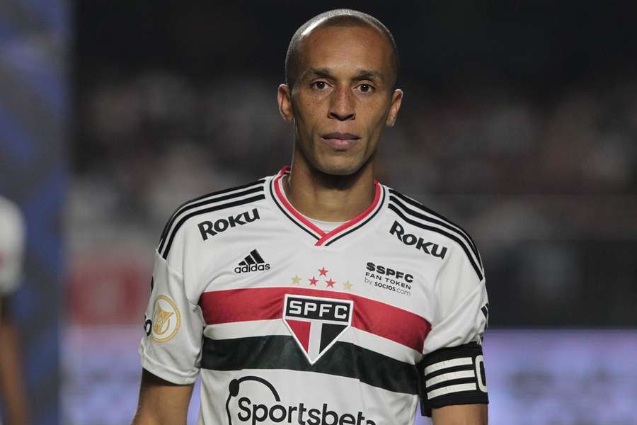 Zagueiro Miranda anuncia aposentadoria do futebol aos 38 anos