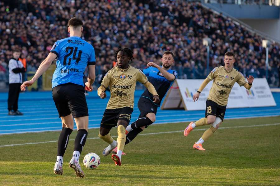 Górnik Zabrze pokonał dzielnego Zawiszę i został pierwszym półfinalistą Pucharu Polski