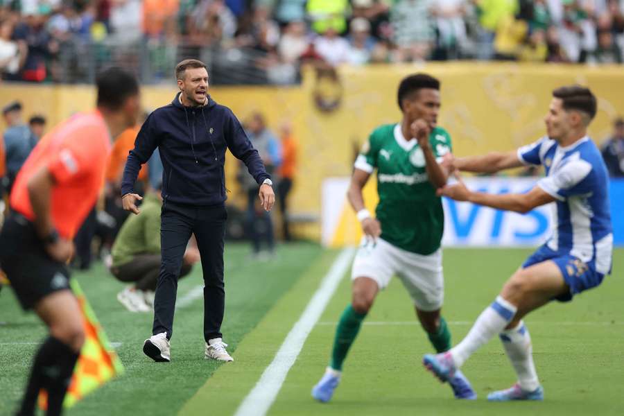 Anselmi gostou de pormenores da equipa na exibição