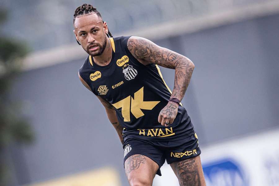 Neymar é uma das grandes atrações do Santos em Maceió